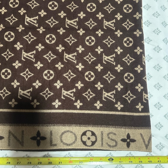 NWOT…Fashion Inspired Item (SCARFS)
80”X 25”
*Features Bold Logo Design - Picture 8 of 11